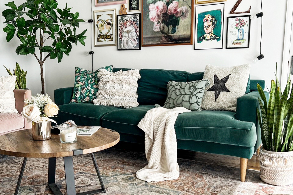 Boho Chic: Free-Spirited and Laid-Back Living Room Design Ideas