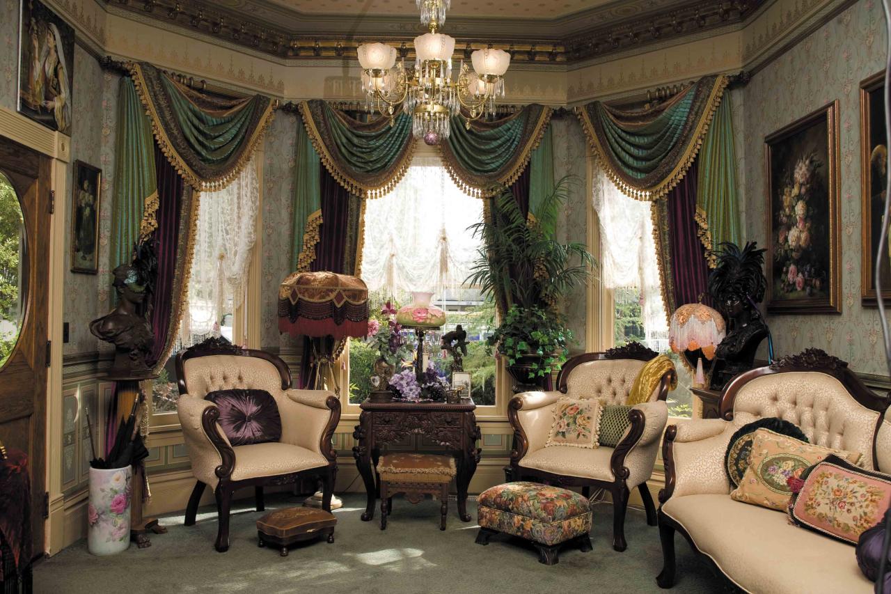 Victorian Living Room Design Ideas for Old-World Elegance