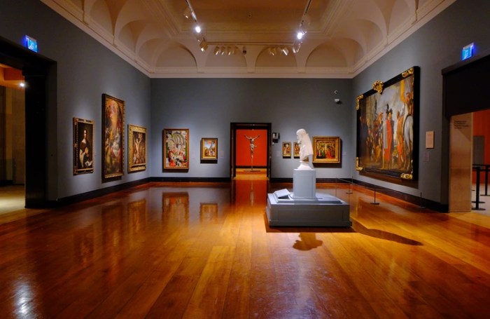 Modern Art Gallery: Showcasing Masterpieces in Your Home
