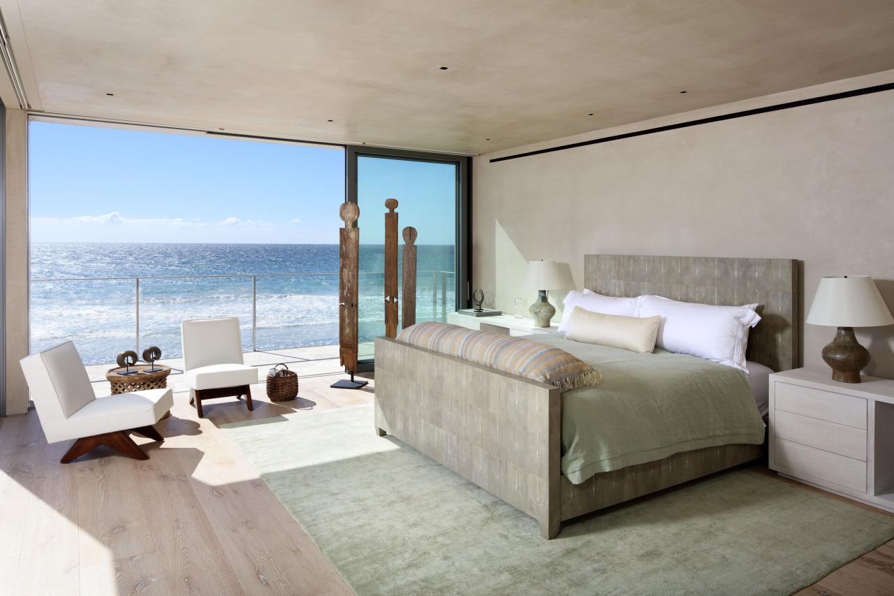 Coastal Luxe: Sophisticated Beach House Bedroom Design