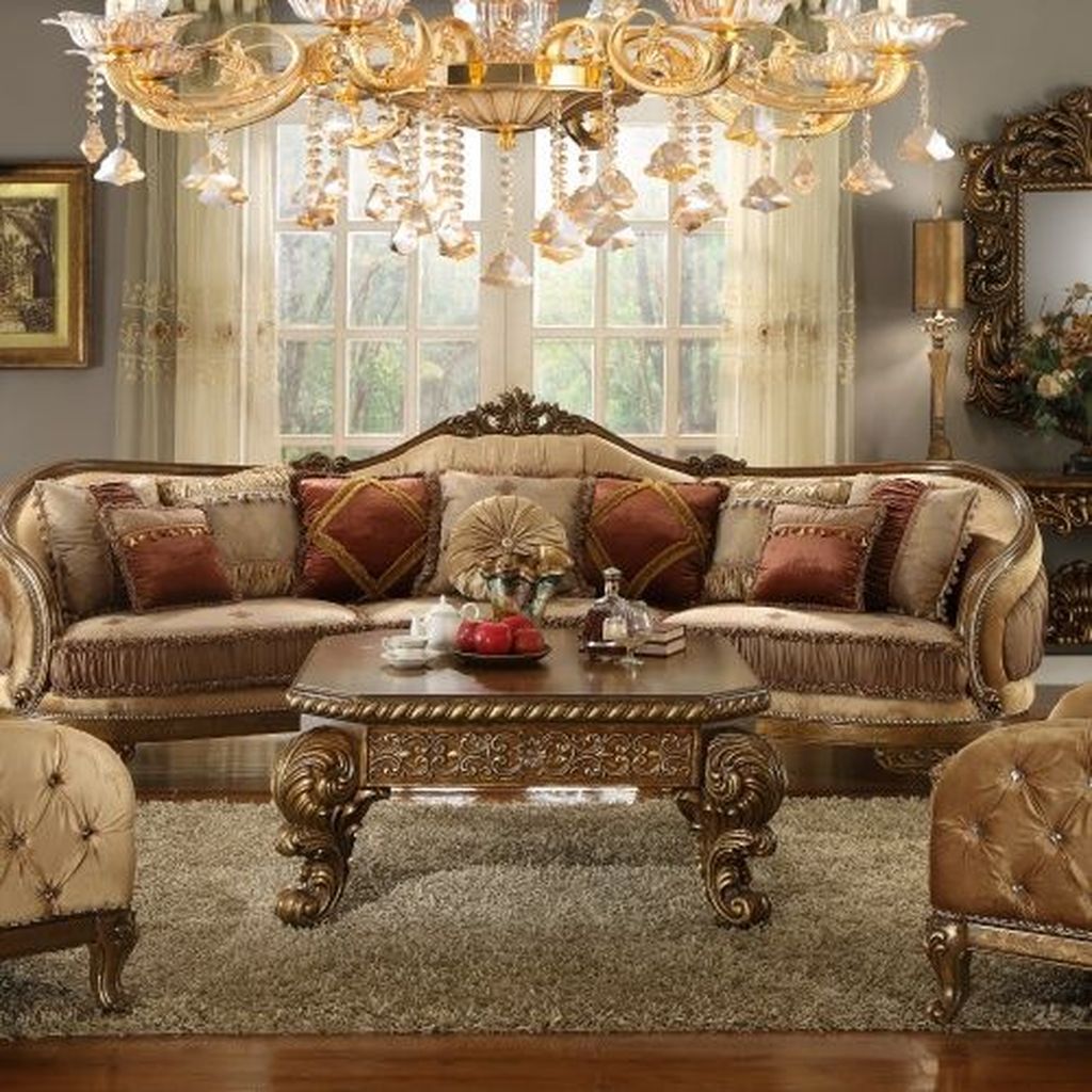 Victorian Romance: Elegant Living Room Design Ideas with a Vintage Touch