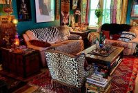 Eclectic wohnzimmer basement quirky wandgestaltung meubles anciens blending victorian periods oreilles arrondies brought bohème bergère avec rug weltkarte wanddeko kreative