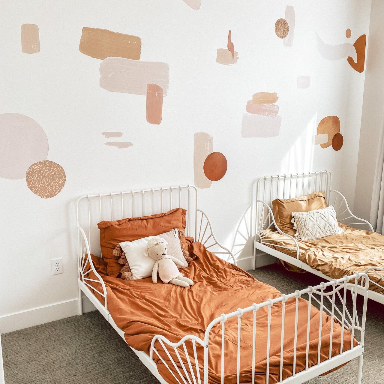 Gender-Neutral Bedroom Decor for Versatile Spaces