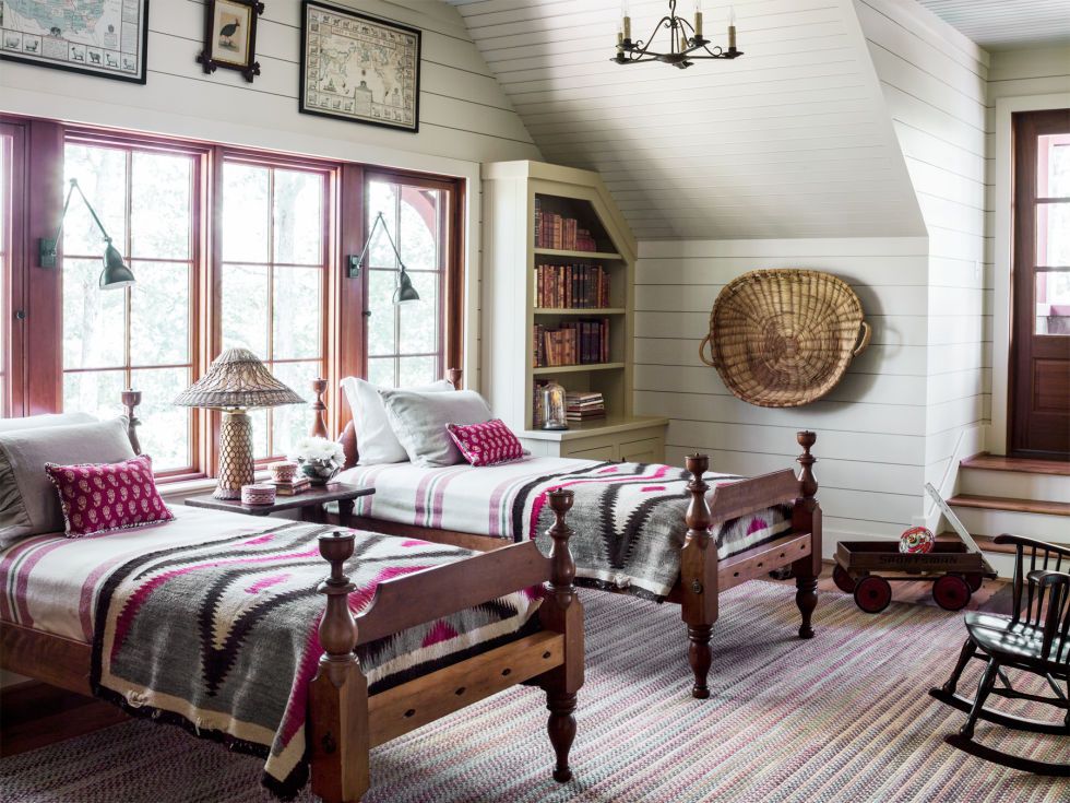 Rustic Romance: Charming Cabin-Inspired Bedroom Decor