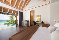 Tropical Paradise: Island-Inspired Bedroom Retreat