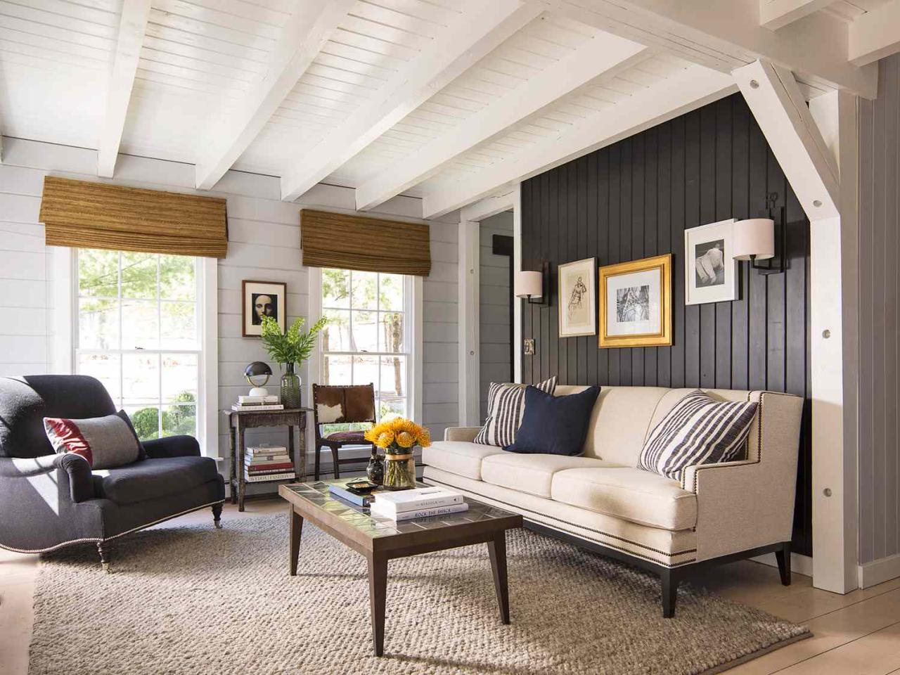 Modern Farmhouse Chic: Contemporary Twist on Farmhouse Living Room Design Ideas