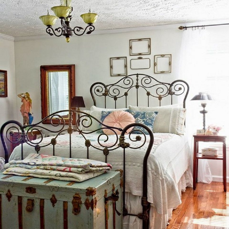 Vintage Charm: Antique Finds in Bedroom Design